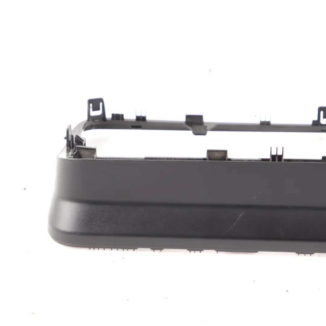 Pantalla Marco Recubrimiento Salpicadero A9106897100 para Mercedes Sprinter W910 con número de pieza A9106898900 Mercedes Sprinter W910 Pantalla Marco Recubrimiento Salpicadero A9106897100 - SKU A9106898900 - Número de pieza A9106898900