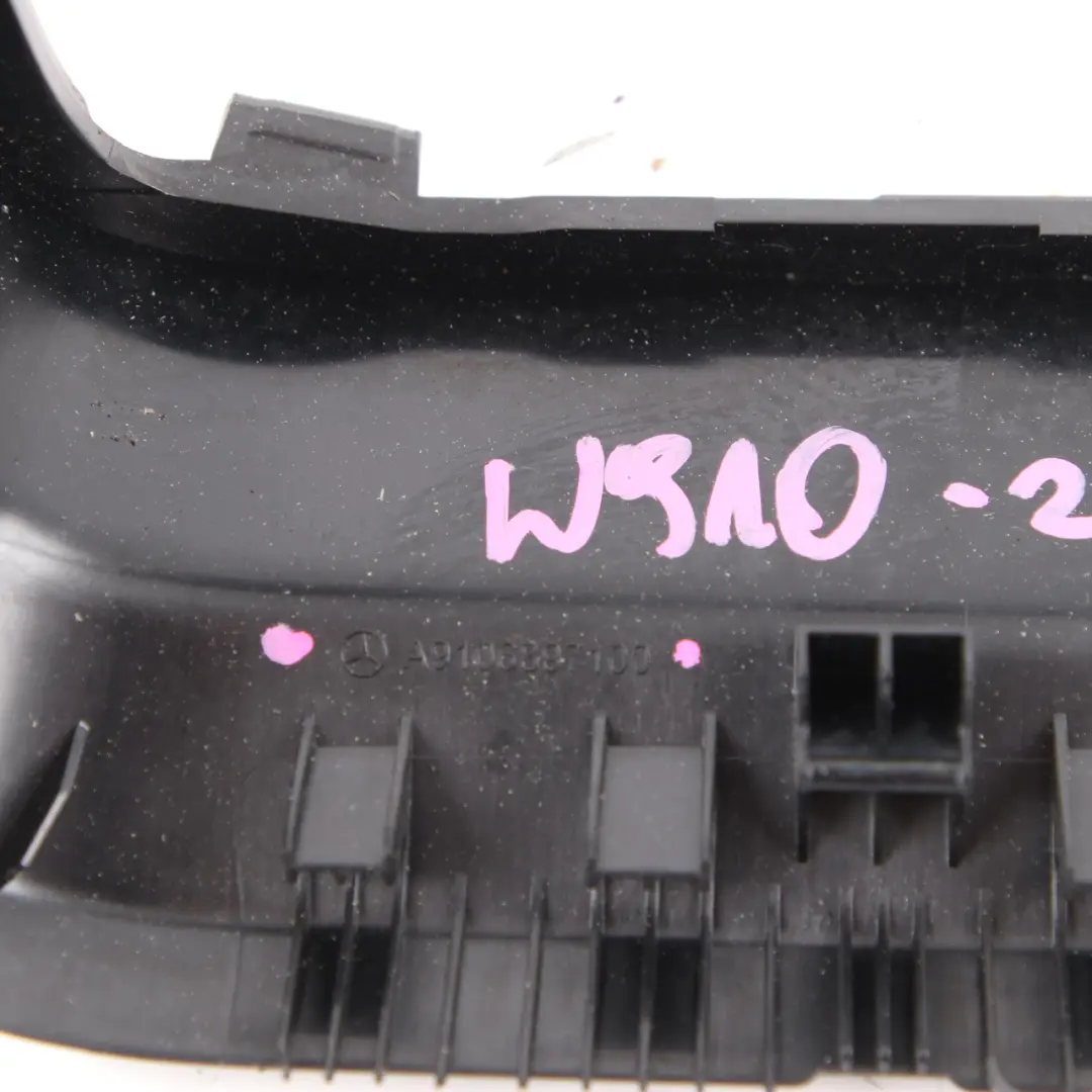 Mercedes Sprinter W910 Cadre d'affichage Cache tableau bord A9106897100 - SKU A9106898900 - Numéro de pièce A9106898900