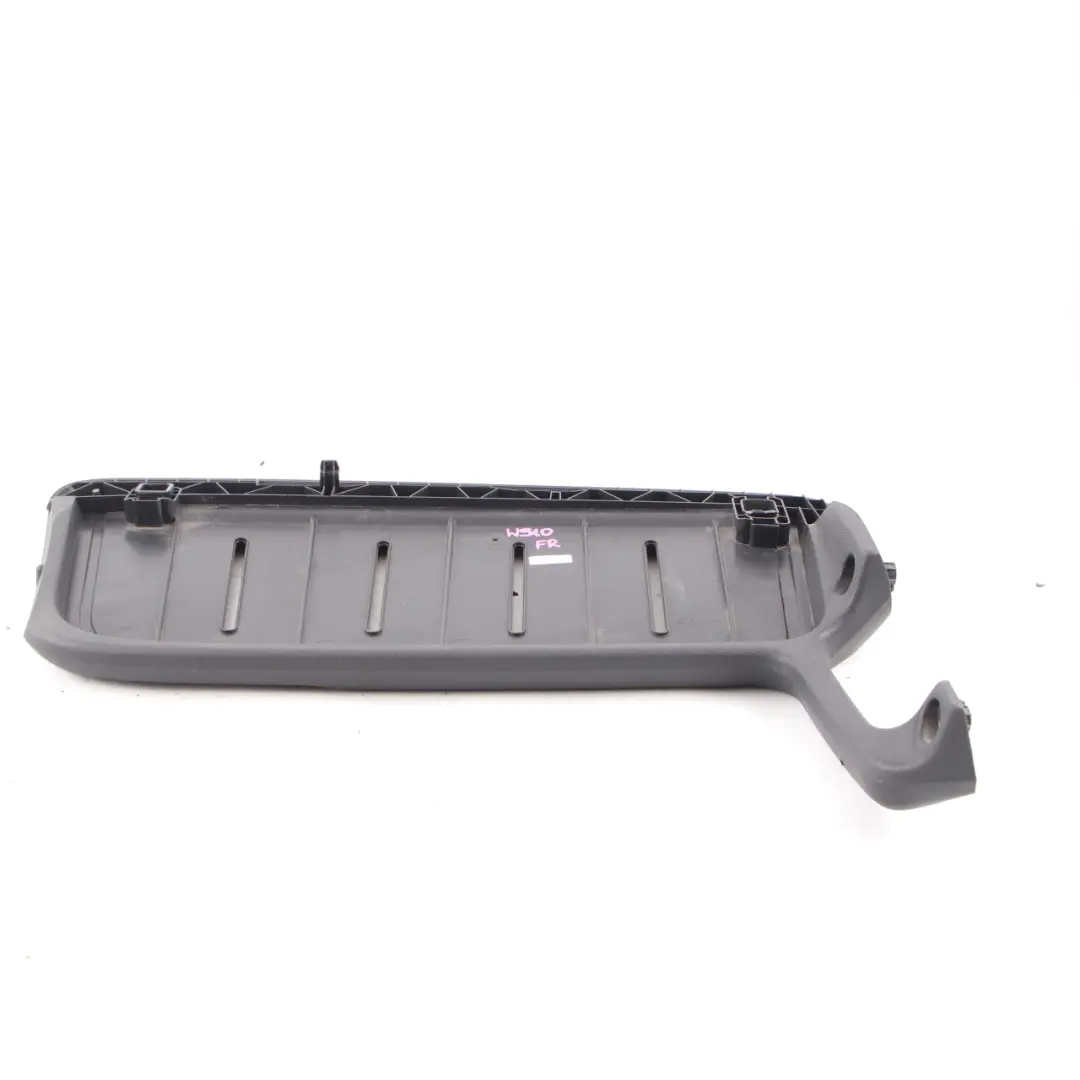 Sonnenblende rechts Halterung Trim Halter für Mercedes Sprinter W910 mit Teilenummer A9106902100 Mercedes Sprinter W910 Sonnenblende rechts Halterung Trim Halter - SKU A9106902100 - Teilenummer A9106902100