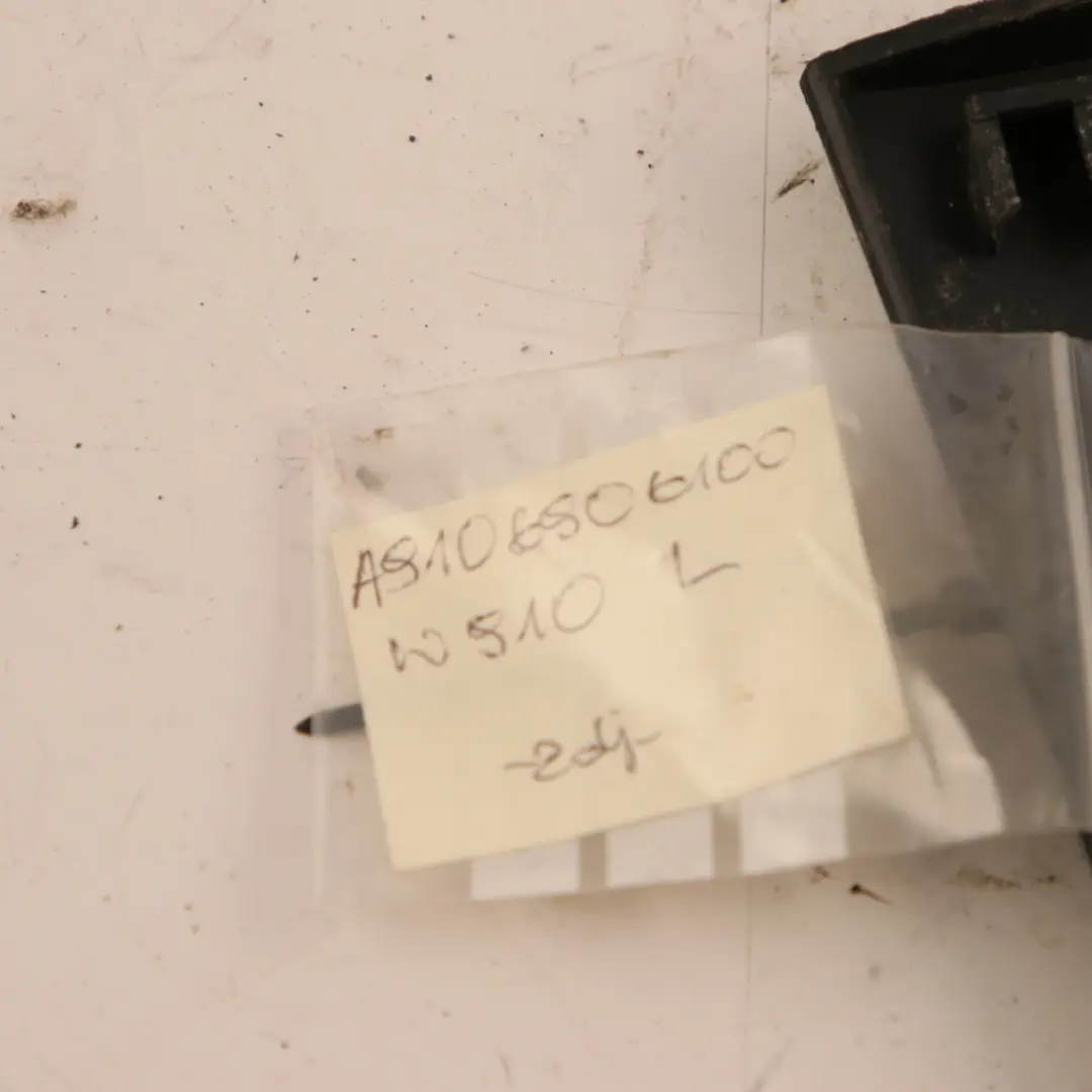 Mercedes W910 Moulure De Protection Avant Gauche - SKU A9106906100 - Numéro de pièce A9106906100