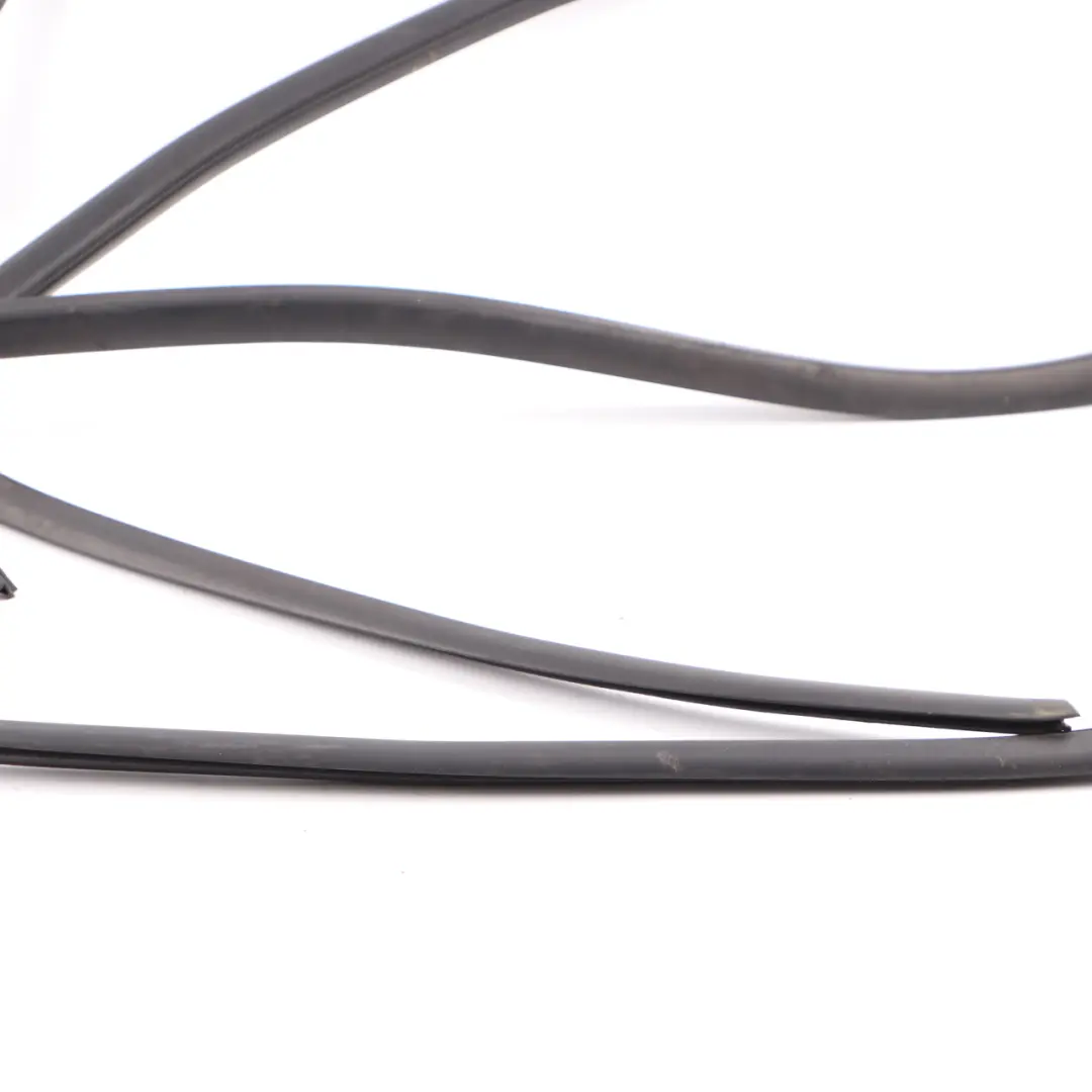 W907 W910 Junta ventana Puerta delantera derecha Junta marco 9107250500 para Mercedes con número de pieza A9107250500 Mercedes W907 W910 Junta ventana Puerta delantera derecha Junta marco 9107250500 - SKU A9107250500 - Número de pieza A9107250500