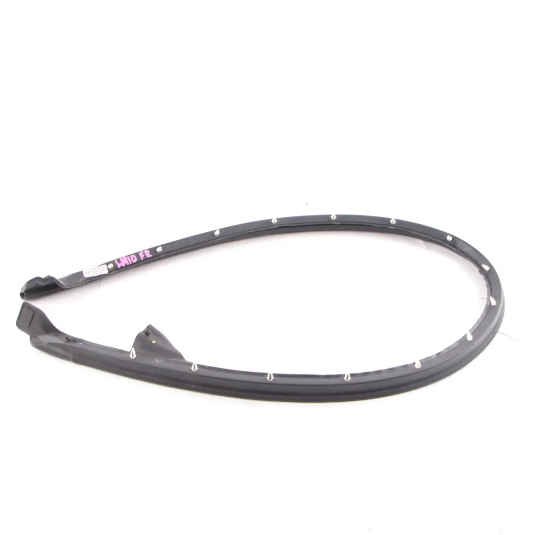 Guarnizione finestrino porta anteriore destra Guida A2197200254 per Mercedes C219 con numero di parte A9107270100 Mercedes C219 Guarnizione finestrino porta anteriore destra Guida A2197200254 - SKU A9107270100 - Numero di parte A9107270100