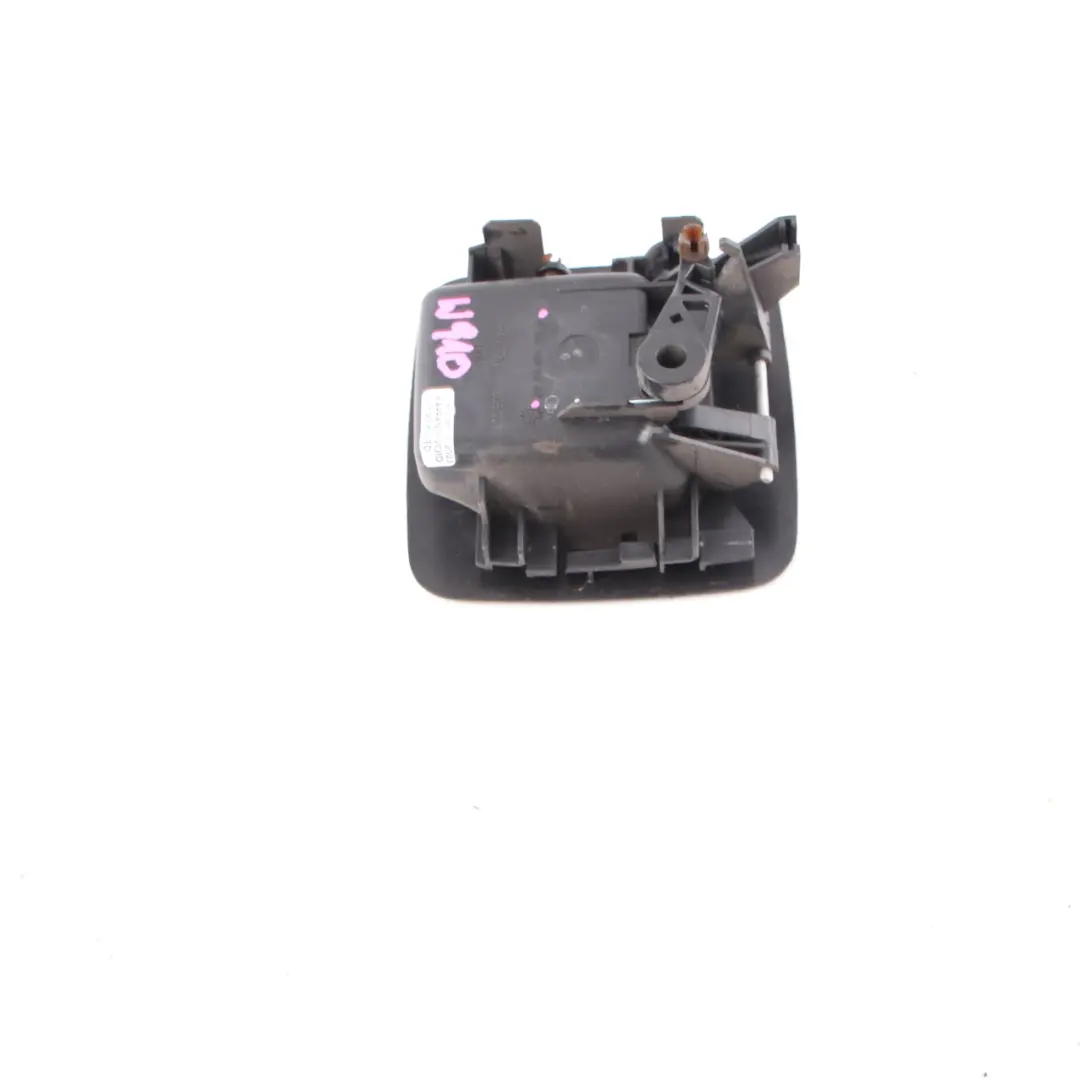 Maniglia di sblocco porta interna anteriore destra per Mercedes W910 con numero di parte A9107600600 Mercedes W910 Maniglia di sblocco porta interna anteriore destra - SKU A9107600600 - Numero di parte A9107600600