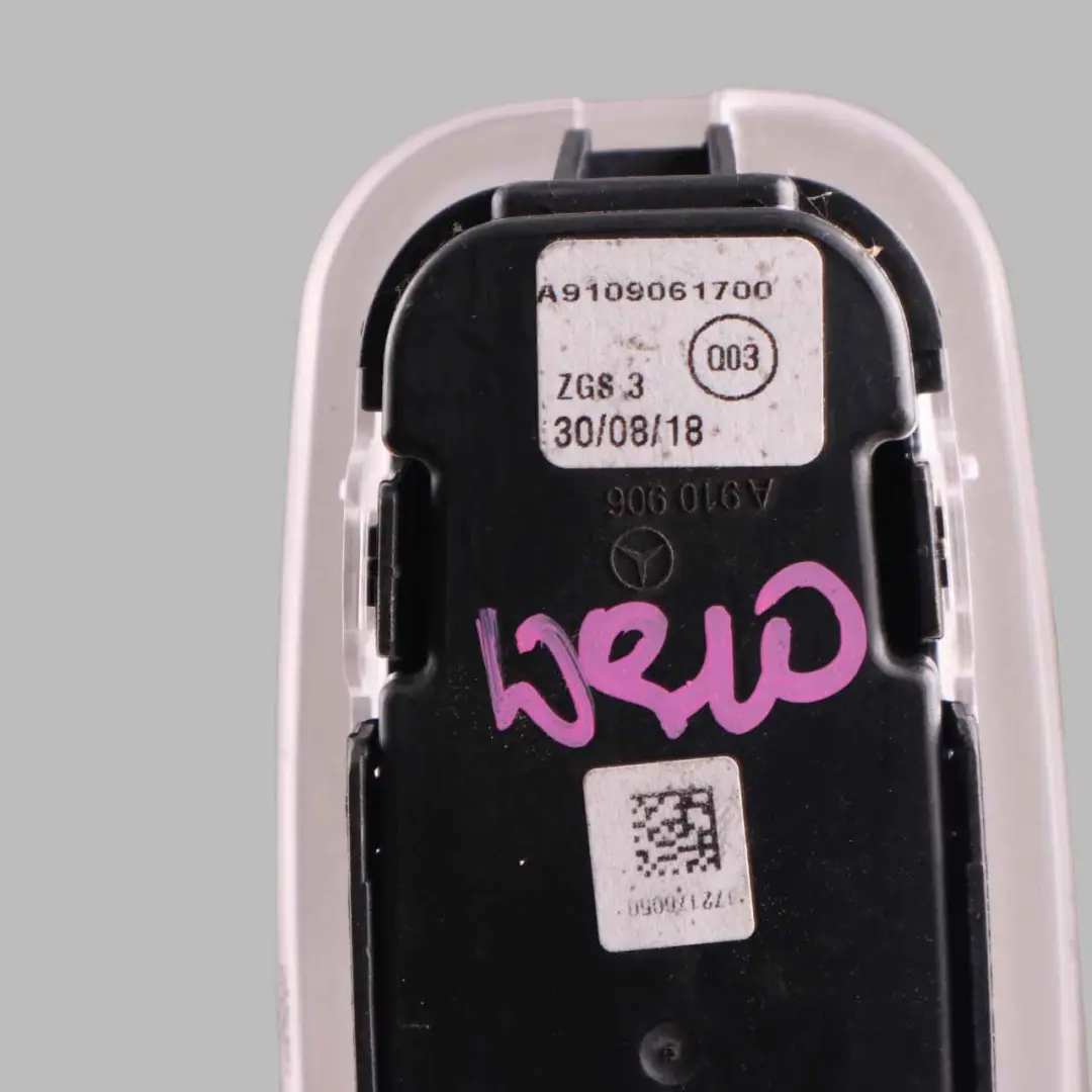 Lampada posteriore Mercedes Sprinter W907 W910 Luce interna a LED per con numero di parte A9109061700 Lampada posteriore Mercedes Sprinter W907 W910 Luce interna a LED - SKU A9109061700 - Numero di parte A9109061700