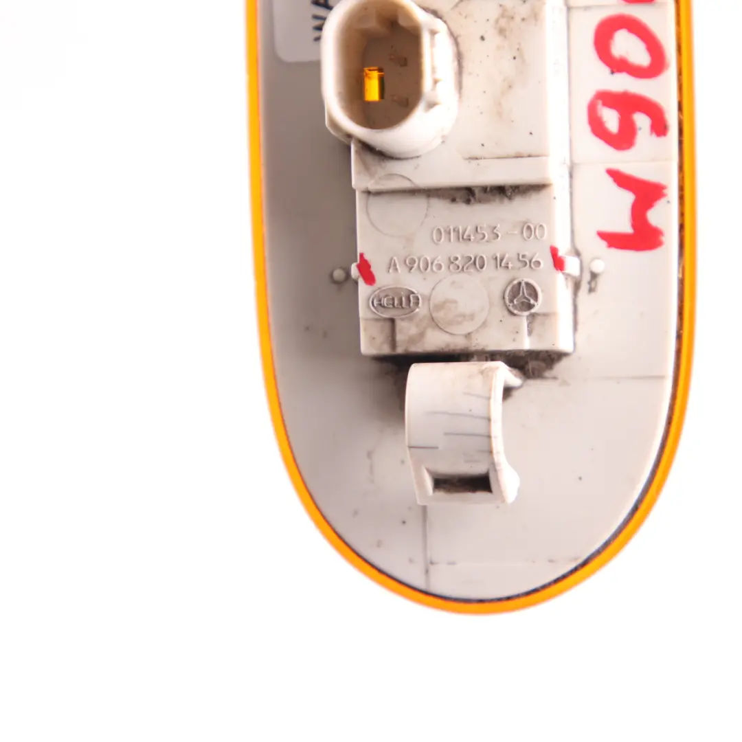 Riflettore Luce Di Posizione Laterale A9068201456 per Mercedes W906 con numero di parte A9109067700 Mercedes W906 Riflettore Luce Di Posizione Laterale A9068201456 - SKU A9109067700 - Numero di parte A9109067700