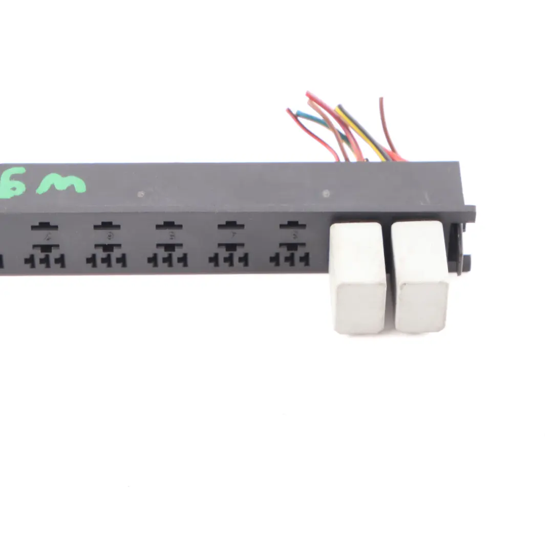 Sicherungskasten Relaisträger Halterung für Mercedes Sprinter W906 mit Teilenummer A9425426040 Mercedes Sprinter W906 Sicherungskasten Relaisträger Halterung - SKU A9425426040 - Teilenummer A9425426040