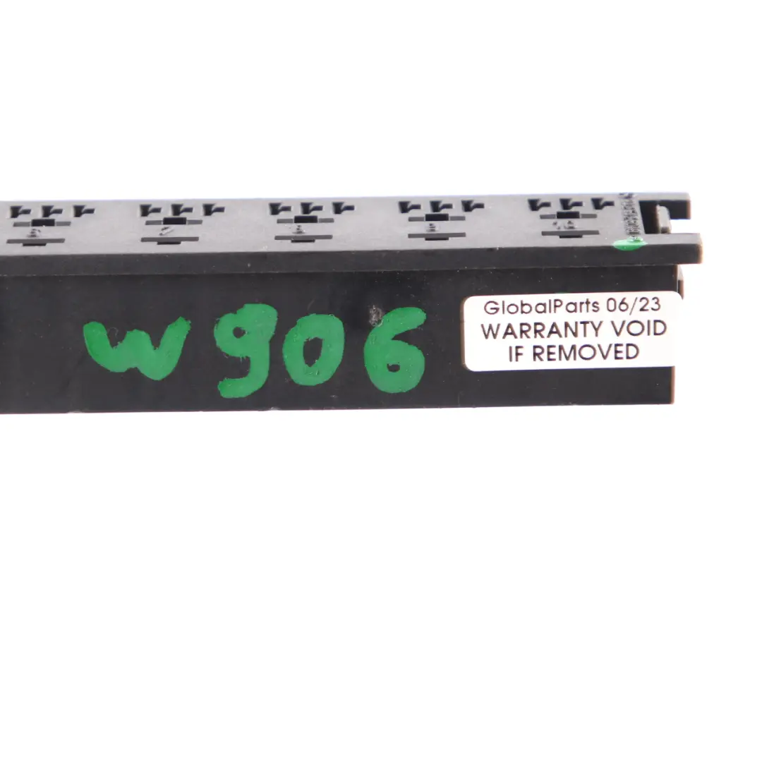 Caja de fusibles Relé Soporte Soporte para Mercedes Sprinter W906 con número de pieza A9425426040 Mercedes Sprinter W906 Caja de fusibles Relé Soporte Soporte - SKU A9425426040 - Número de pieza A9425426040