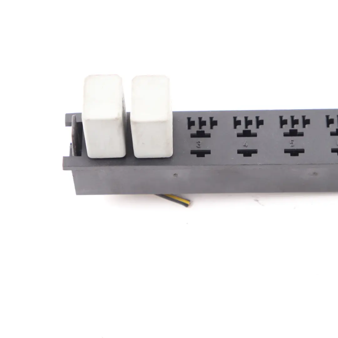 Sicherungskasten Relaisträger Halterung für Mercedes Sprinter W906 mit Teilenummer A9425426040 Mercedes Sprinter W906 Sicherungskasten Relaisträger Halterung - SKU A9425426040 - Teilenummer A9425426040