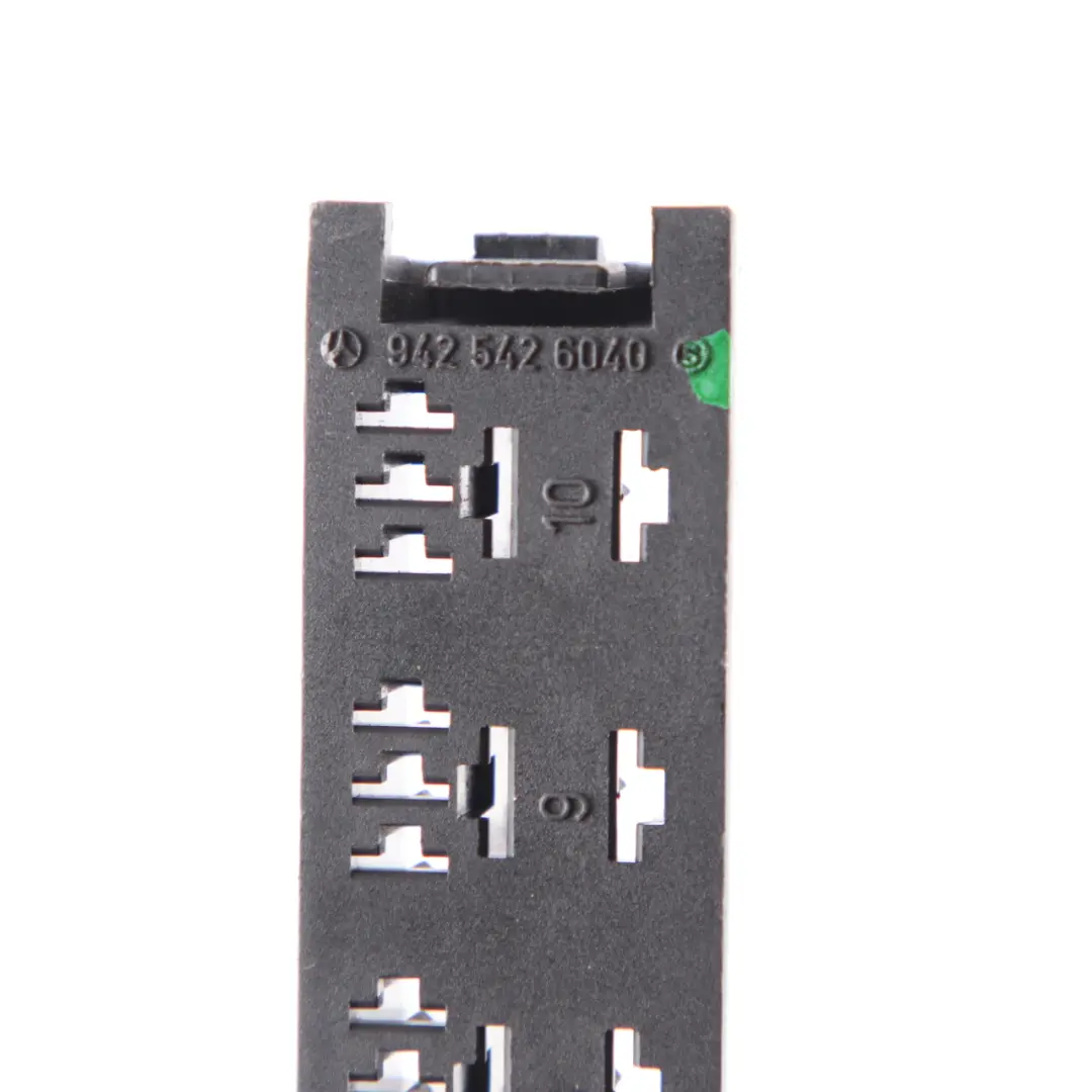 Sicherungskasten Relaisträger Halterung für Mercedes Sprinter W906 mit Teilenummer A9425426040 Mercedes Sprinter W906 Sicherungskasten Relaisträger Halterung - SKU A9425426040 - Teilenummer A9425426040