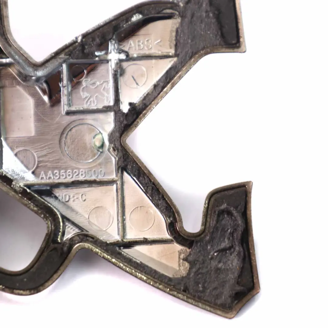 Peugeot Partner K9 Emblème Logo Pare-chocs avant Garniture chromée - SKU AA35628500 - Numéro de pièce AA35628500
