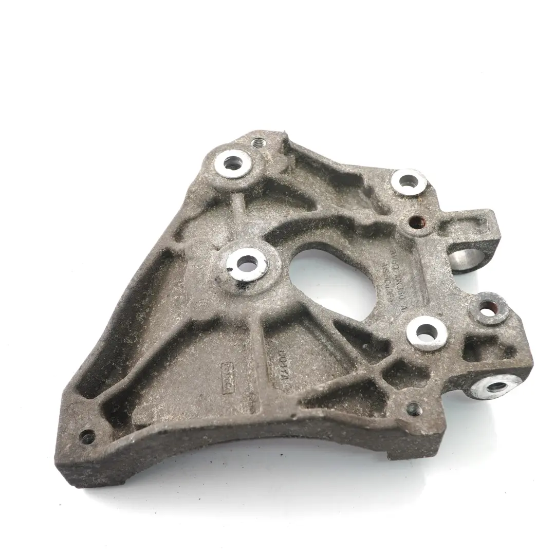 Wspornik Sprężarki Klimatyzacji do Ford Transit Connect o numerze AV6Q-10K360-AA Ford Transit Connect Wspornik Sprężarki Klimatyzacji - SKU AV6Q-10K360-AA - Numer Części AV6Q-10K360-AA