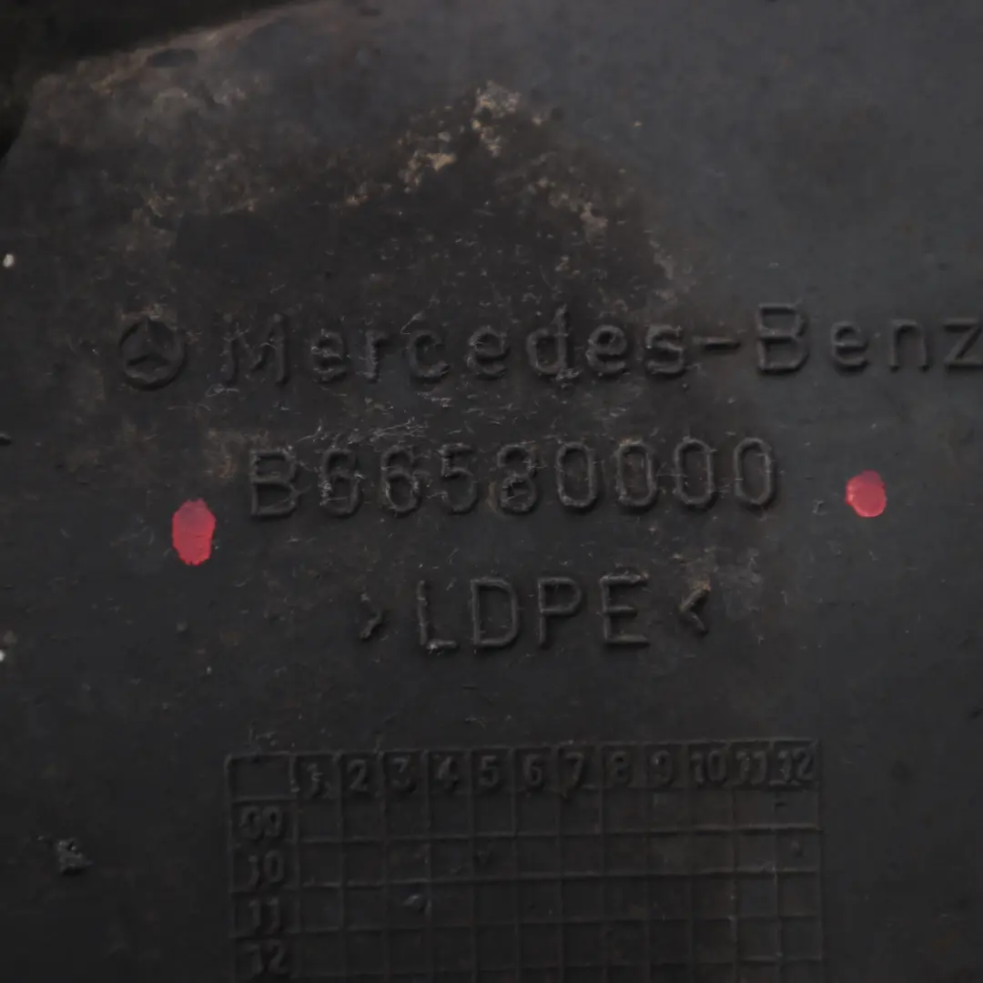 Paraspruzzi anteriore sinistro destro Set paraspruzzi per Mercedes W639 con numero di parte B66580000 Mercedes W639 Paraspruzzi anteriore sinistro destro Set paraspruzzi - SKU B66580000 - Numero di parte B66580000