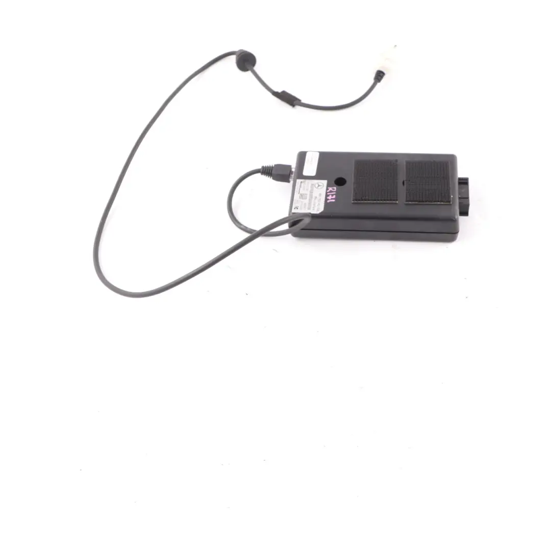 Mercede R171 Ipod Interface Multimedia Music Connection Module +Cable to with Part number B67824252 Mercede R171 Ipod Interface Multimedia Music Connection Module +Cable - SKU B67824252 - Part number B67824252