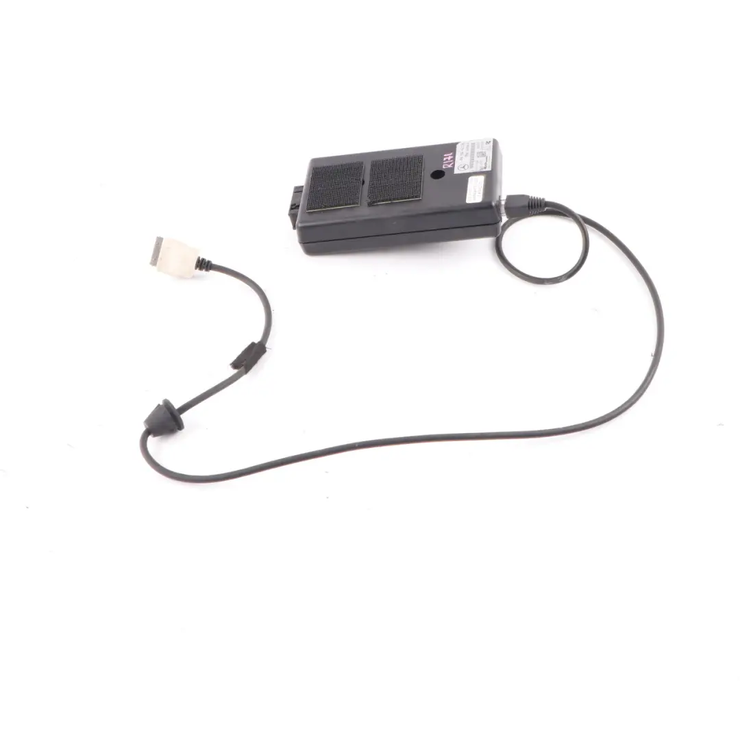 Mercede R171 Ipod Interface Multimedia Music Connection Module +Cable to with Part number B67824252 Mercede R171 Ipod Interface Multimedia Music Connection Module +Cable - SKU B67824252 - Part number B67824252