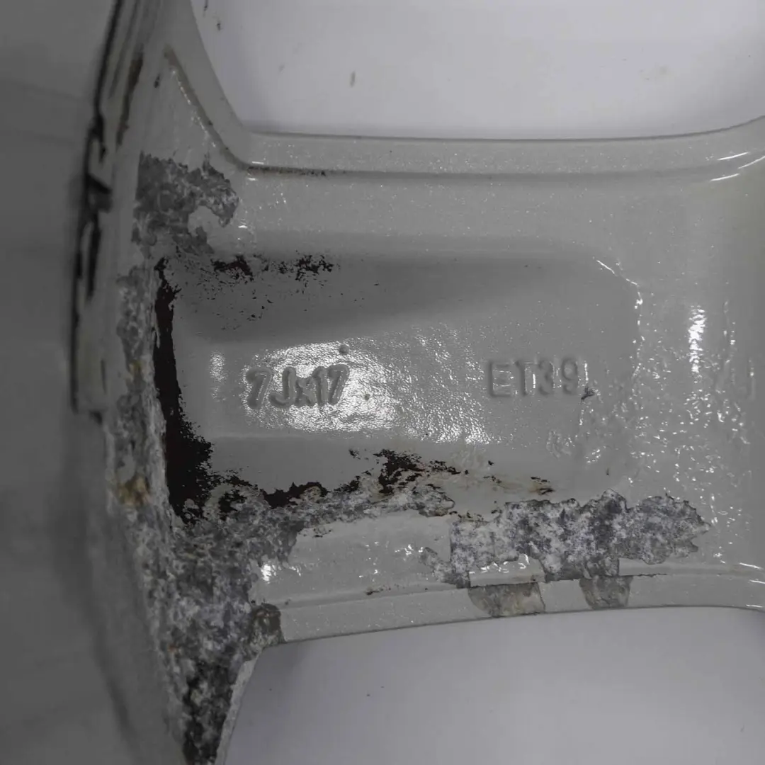 Cerchio in lega argento 17" 7J ET:39 per Opel Zafira Astra con numero di parte BTGK5 Opel Zafira Astra Cerchio in lega argento 17" 7J ET:39 - SKU BTGK5-1 - Numero di parte BTGK5