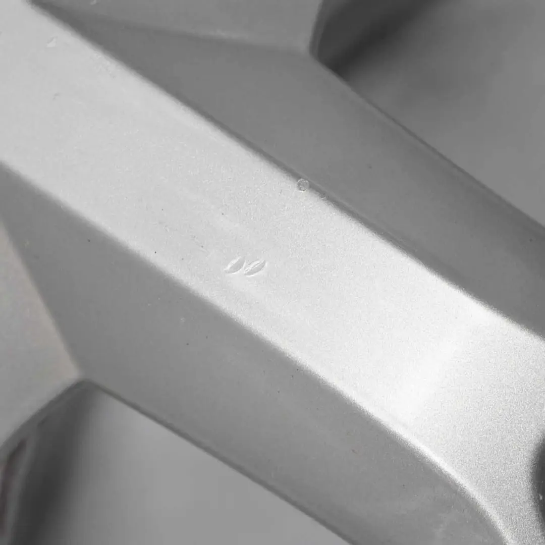 Cerchio in lega argento 17" 7J ET:39 per Opel Zafira Astra con numero di parte BTGK5 Opel Zafira Astra Cerchio in lega argento 17" 7J ET:39 - SKU BTGK5-1 - Numero di parte BTGK5