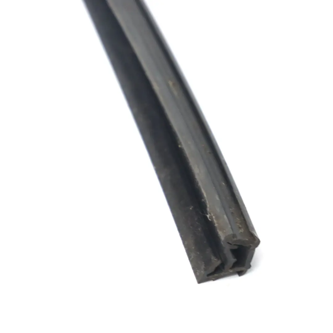 Window Gasket Seal Door Front Right O/S Guide to Land Rover Freelander 2 with Part number CFE500260 Land Rover Freelander 2 Window Gasket Seal Door Front Right O/S Guide - SKU CFE500260 - Part number CFE500260