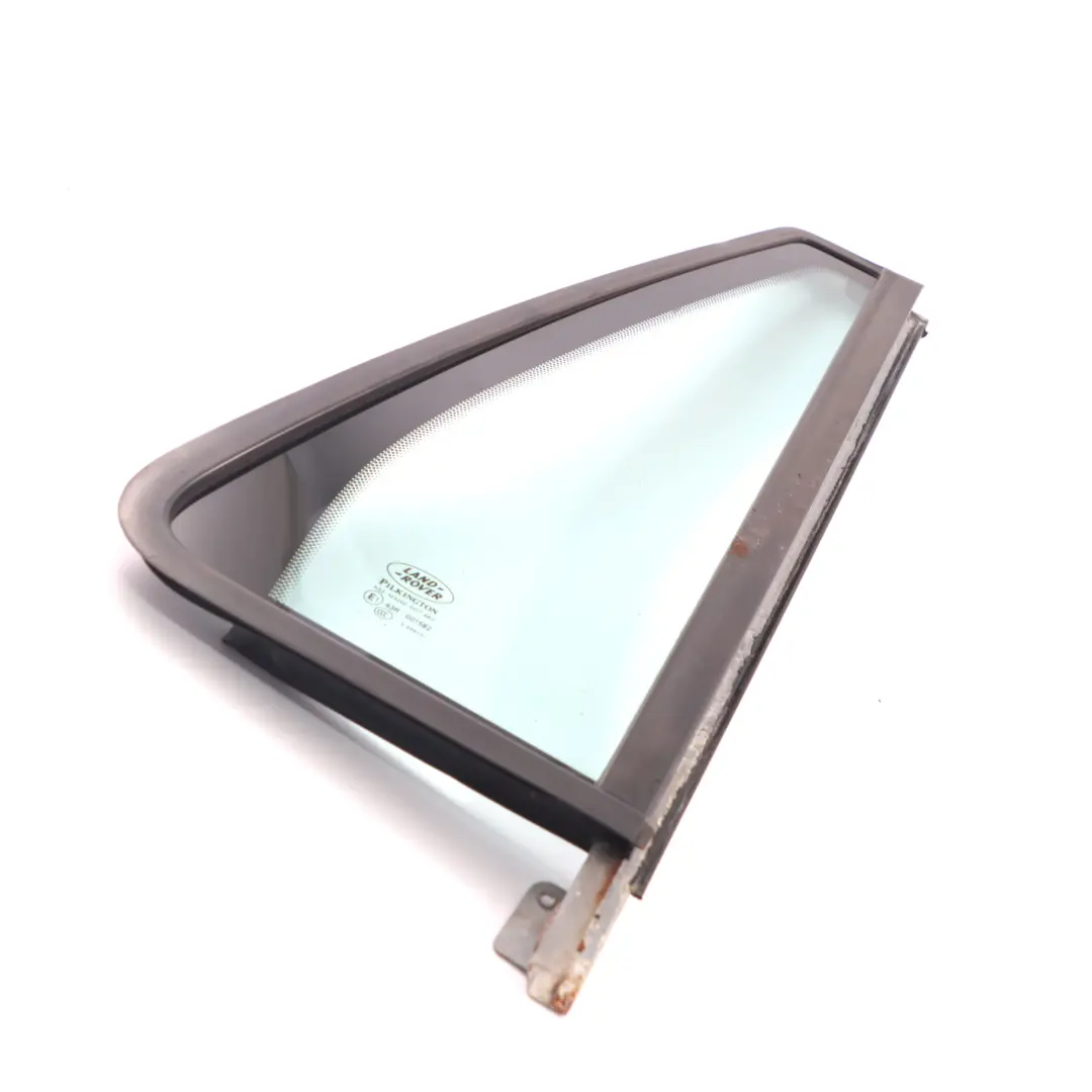 Vitrage Porte Arrière Droite Quartier AS2 pour Land Rover Freelander 2 à propos du numéro de pièce CVB500260 Land Rover Freelander 2 Vitrage Porte Arrière Droite Quartier AS2 - SKU CVB500260 - Numéro de pièce CVB500260