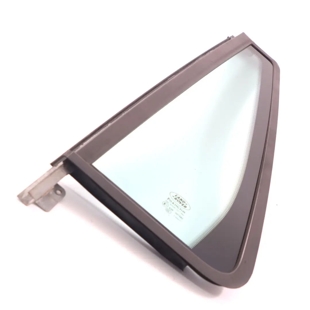 Vitrage arrière gauche Trimestre AS2 pour Land Rover Freelander 2 à propos du numéro de pièce CVB500270 Land Rover Freelander 2 Vitrage arrière gauche Trimestre AS2 - SKU CVB500270 - Numéro de pièce CVB500270