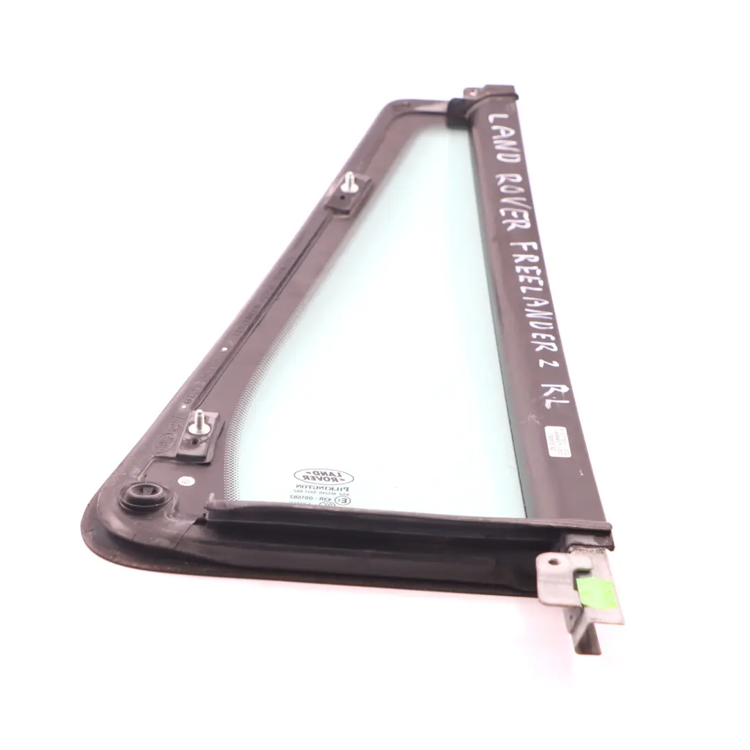 Vitrage arrière gauche Trimestre AS2 pour Land Rover Freelander 2 à propos du numéro de pièce CVB500270 Land Rover Freelander 2 Vitrage arrière gauche Trimestre AS2 - SKU CVB500270 - Numéro de pièce CVB500270