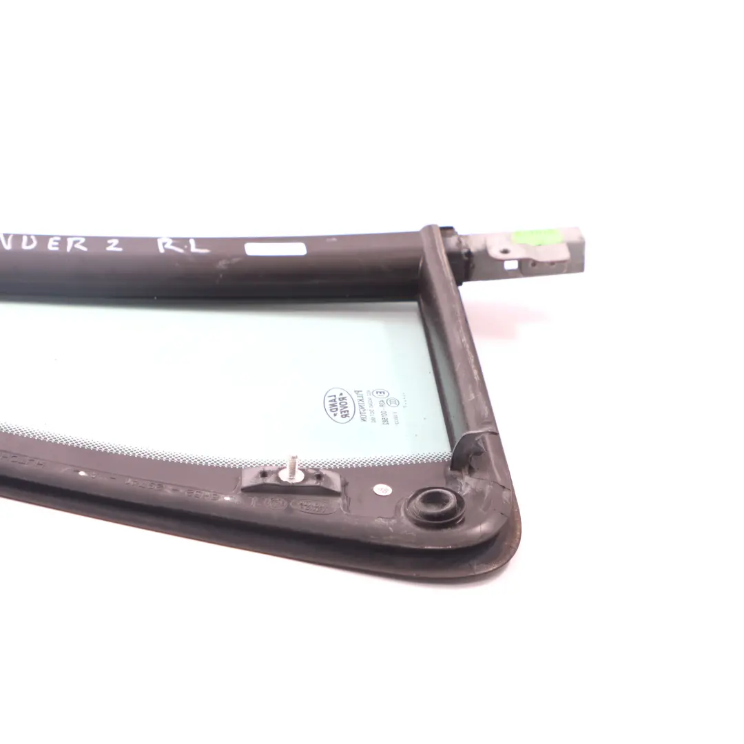 Vitrage arrière gauche Trimestre AS2 pour Land Rover Freelander 2 à propos du numéro de pièce CVB500270 Land Rover Freelander 2 Vitrage arrière gauche Trimestre AS2 - SKU CVB500270 - Numéro de pièce CVB500270