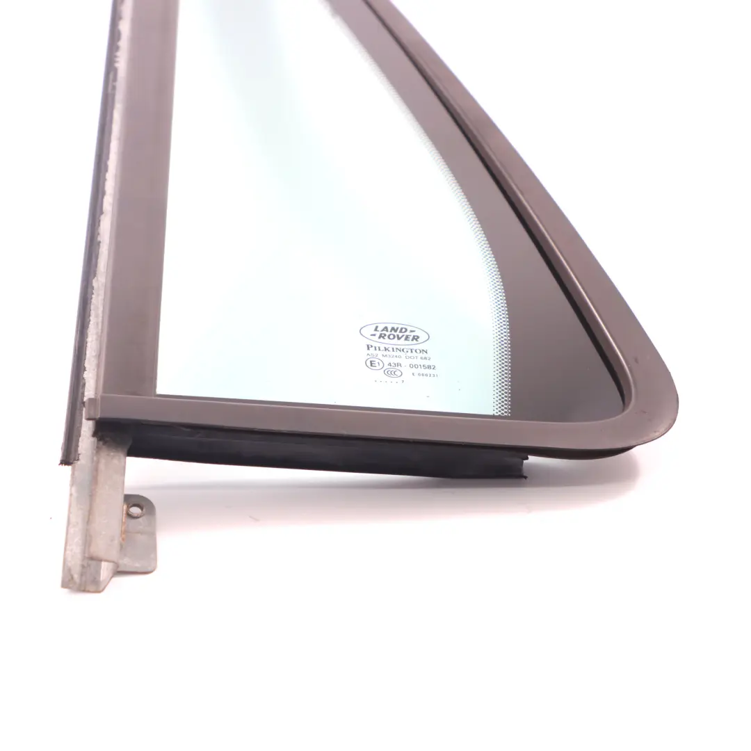 Szyba Drzwi Lewy Tył Trójkąt AS2 do Land Rover Freelander 2 o numerze CVB500270 Land Rover Freelander 2 Szyba Drzwi Lewy Tył Trójkąt AS2 - SKU CVB500270 - Numer Części CVB500270