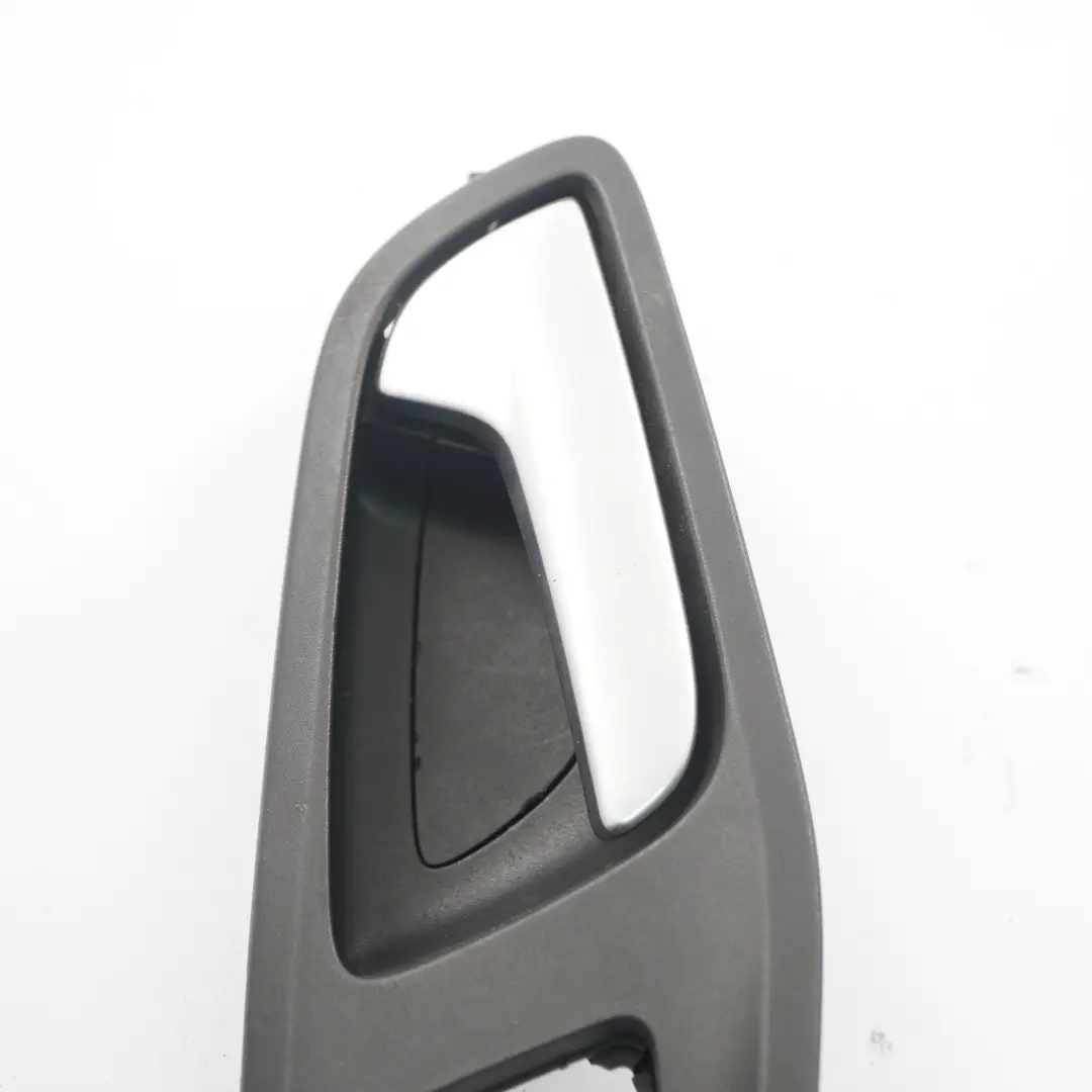 Poignée porte intérieure avant droite noire pour Ford Transit Connect à propos du numéro de pièce DT11-V22600-BC Ford Transit Connect Poignée porte intérieure avant droite noire - SKU DT11-V22600-BC - Numéro de pièce DT11-V22600-BC