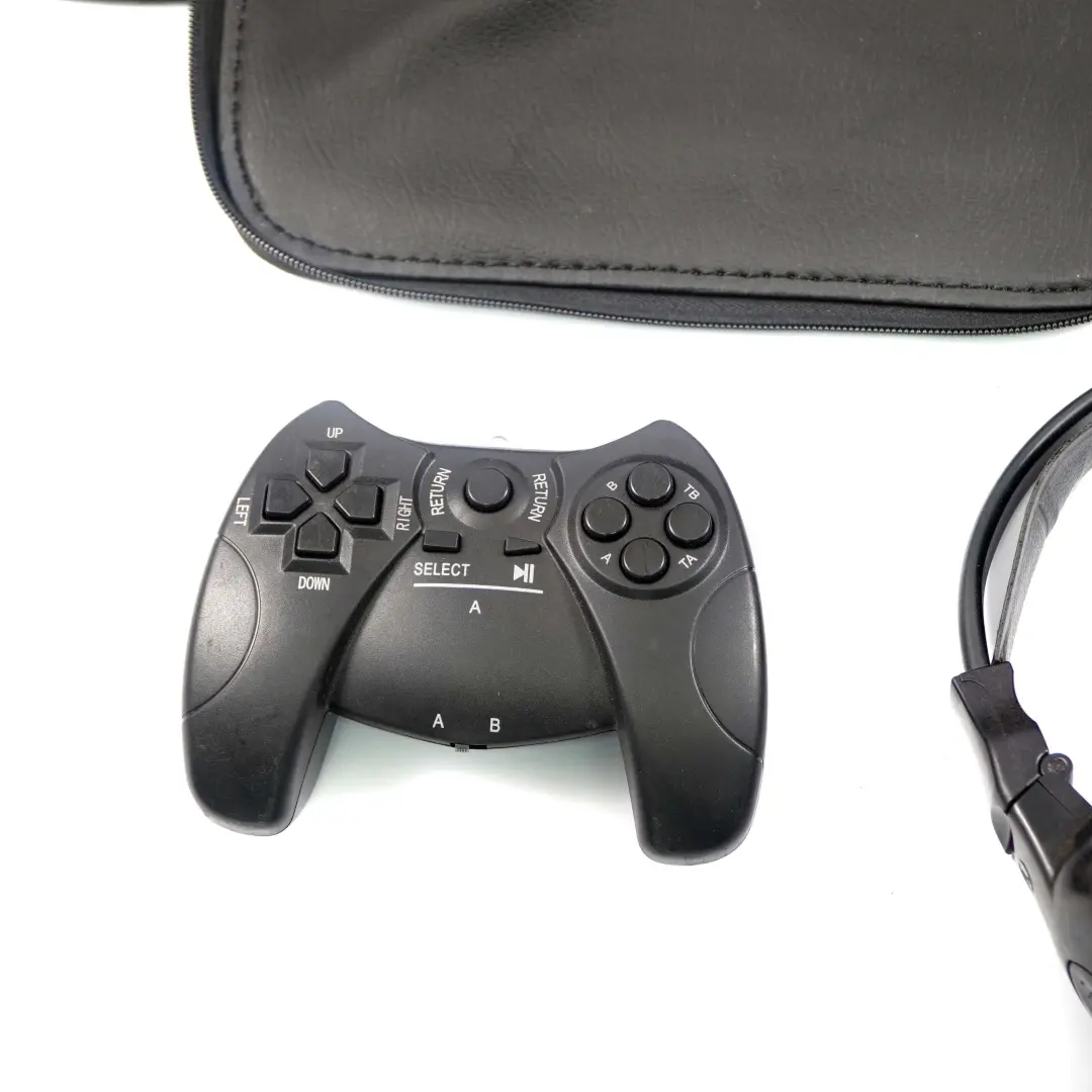 Zestaw Zagłówków Monitory Słuchawki do BMW X5 E53 o numerze E53 Headrest Black BMW X5 E53 Zestaw Zagłówków Monitory Słuchawki - SKU E53 Headrest Set - Numer Części E53 Headrest Black