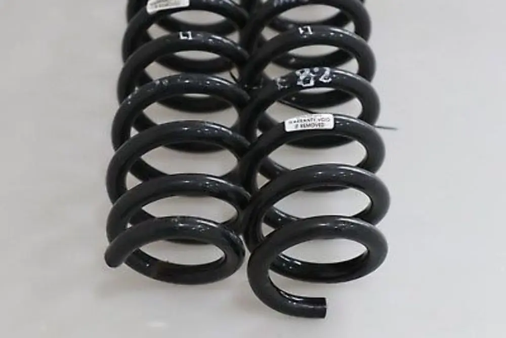 BMW E82 Coupe Sprężyna sprężyny tylna tył - SKU E82 118d Rear Coil Spring Set - Numer Części E82 118d Rear Coil Spring Set