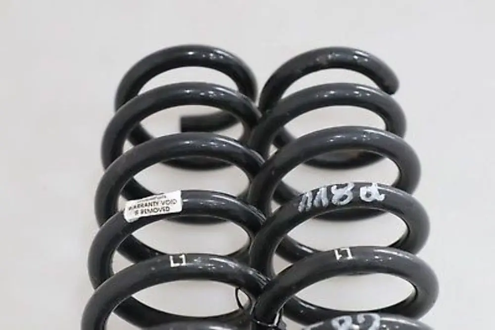BMW E82 Coupe Sprężyna sprężyny tylna tył - SKU E82 118d Rear Coil Spring Set - Numer Części E82 118d Rear Coil Spring Set