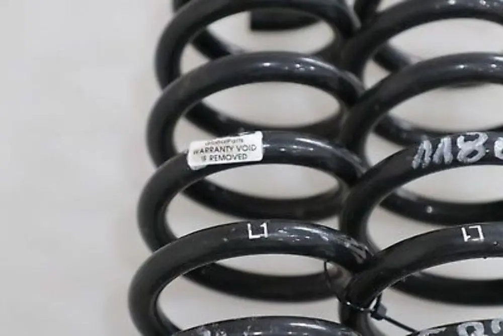 BMW E82 Coupe Sprężyna sprężyny tylna tył - SKU E82 118d Rear Coil Spring Set - Numer Części E82 118d Rear Coil Spring Set