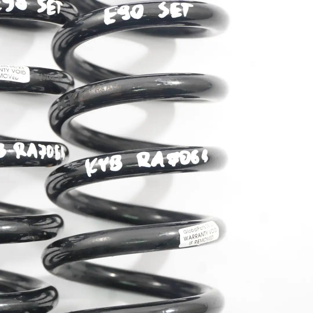 BMW E90 Spule Feder Satz Hinten Links Rechts Spule Feder Aufhängung KYB RA7064 - SKU E90 KYB RA7064 Rear Coil Spring Set - Teilenummer E90 KYB RA7064 Rear Coil Spring Set