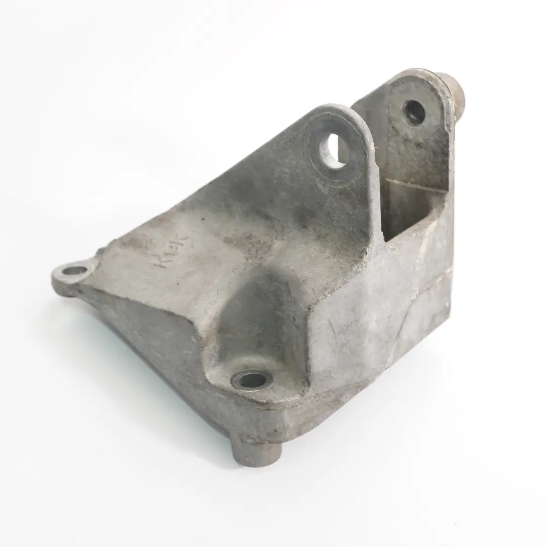 Supporto motore Supporto staffa Diesel per Nissan Qashqai J10 con numero di parte F6043000 Nissan Qashqai J10 Supporto motore Supporto staffa Diesel - SKU F6043000 - Numero di parte F6043000