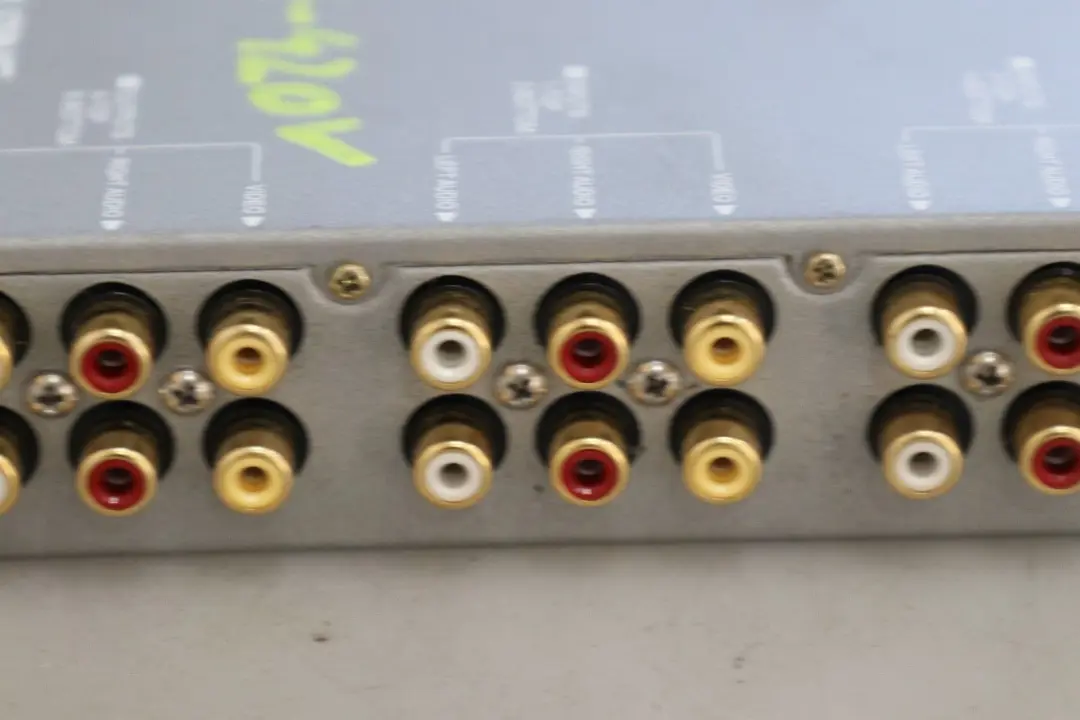  Genuine Alpine Video/Audio Stereo Switcher Selector 4:2 - SKU KCE-420V - Part number KCE-420V