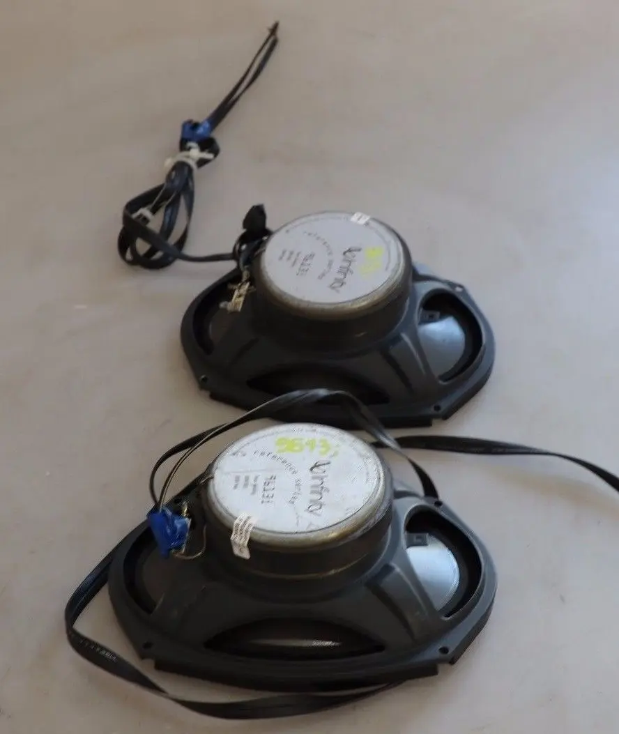 Original Harman Infinity Referenz Reihe Stereo Audio Lautsprecher Set für BMW mit Teilenummer 9613i BMW Original Harman Infinity Referenz Reihe Stereo Audio Lautsprecher Set - SKU KCE-420V1 - Teilenummer 9613i