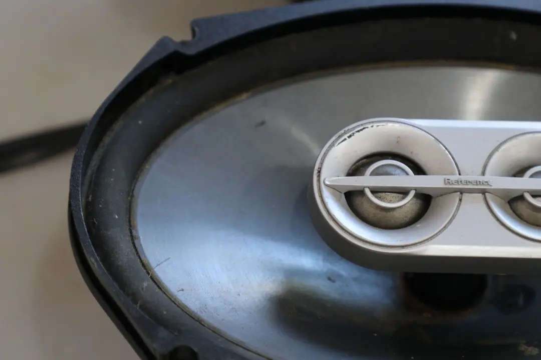 Original Harman Infinity Referenz Reihe Stereo Audio Lautsprecher Set für BMW mit Teilenummer 9613i BMW Original Harman Infinity Referenz Reihe Stereo Audio Lautsprecher Set - SKU KCE-420V1 - Teilenummer 9613i