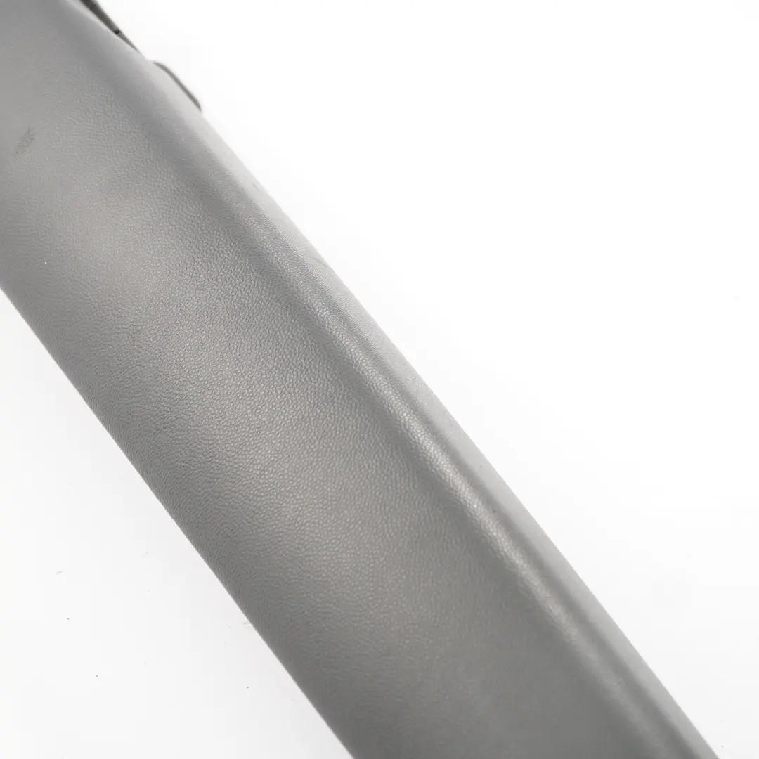 Cubre Rodilla Salpicadero Lado Pasajero Gris Oscuro para Mini Cooper R56 con número de pieza 2752845 Mini Cooper R56 Cubre Rodilla Salpicadero Lado Pasajero Gris Oscuro - SKU lhd-2752845 - Número de pieza 2752845