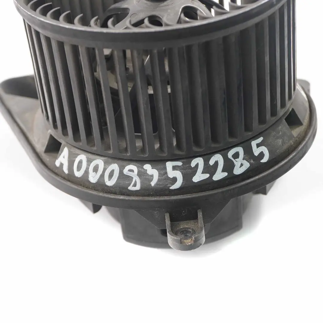 W901 W903 Chauffage Moteur Ventilateur Diesel pour Mercedes Sprinter à propos du numéro de pièce A0008352285 Mercedes Sprinter W901 W903 Chauffage Moteur Ventilateur Diesel - SKU lhd-A0008352285 - Numéro de pièce A0008352285