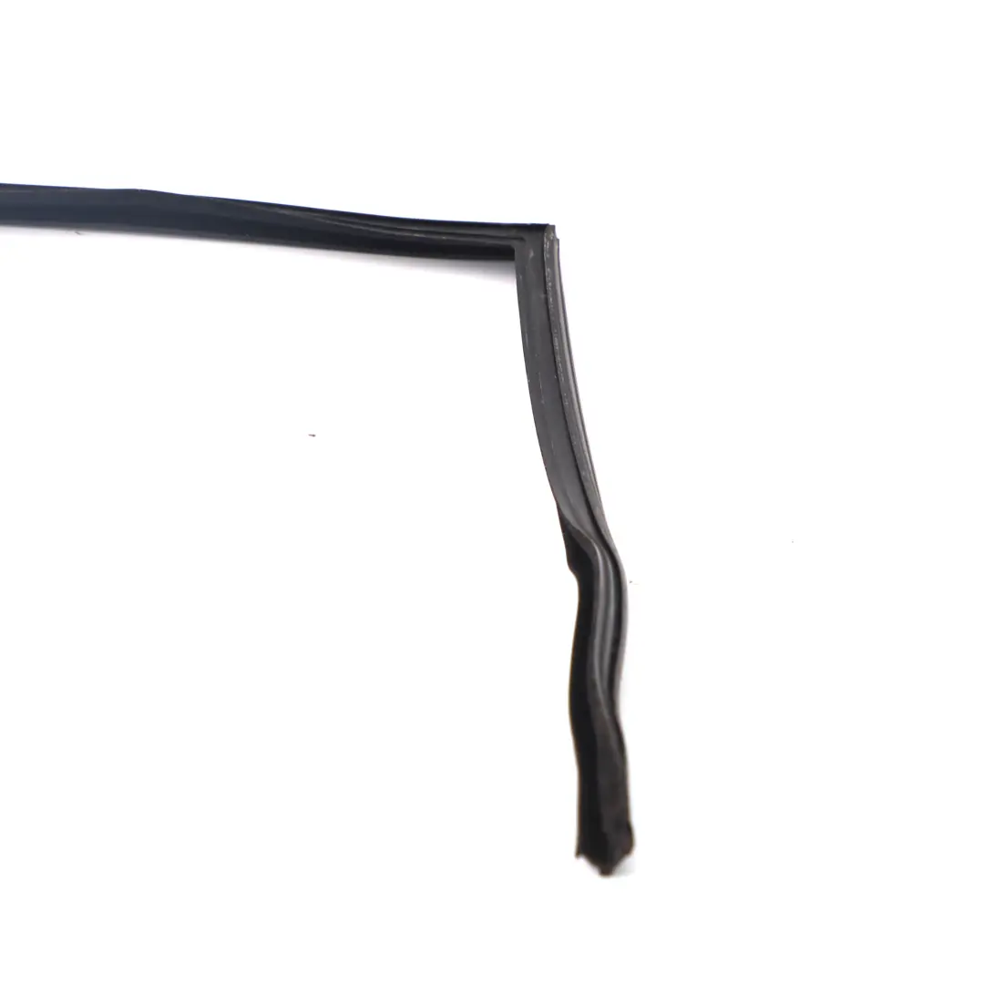 Joint Fenêtre Porte Arriere Droite Guide pour Land Rover Freelander 2 à propos du numéro de pièce LR001730 Land Rover Freelander 2 Joint Fenêtre Porte Arriere Droite Guide - SKU LR001730 - Numéro de pièce LR001730