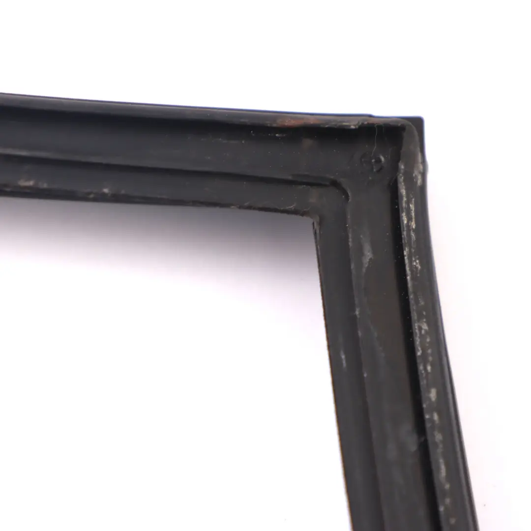 Window Gasket Seal Door Rear Right O/S Guide to Land Rover Freelander 2 with Part number LR001730 Land Rover Freelander 2 Window Gasket Seal Door Rear Right O/S Guide - SKU LR001730 - Part number LR001730