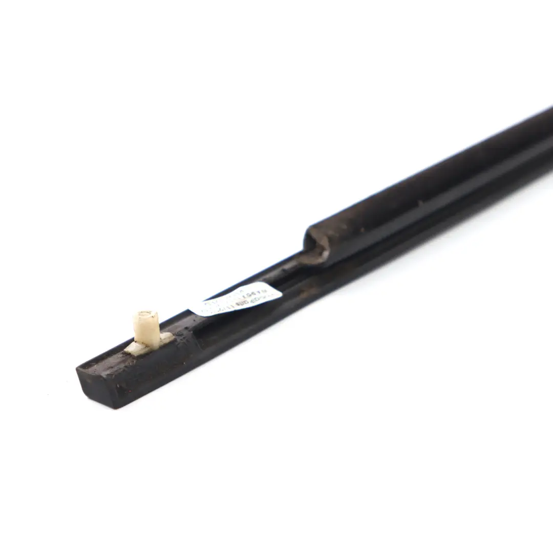 Junta de burlete trasero derecho para ventana puerta para Land Rover Freelander 2 con número de pieza LR001737 Land Rover Freelander 2 Junta de burlete trasero derecho para ventana puerta - SKU LR001737 - Número de pieza LR001737