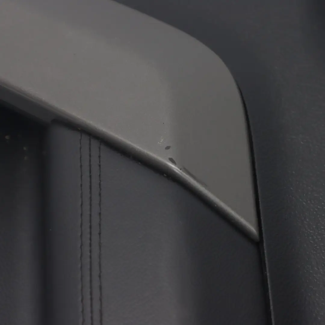 Boczek Panel Drzwi Lewy Przedni 6H52274A31AEW do Land Rover Freelander 2 o numerze LR002395 Land Rover Freelander 2 Boczek Panel Drzwi Lewy Przedni 6H52274A31AEW - SKU LR002395 - Numer Części LR002395