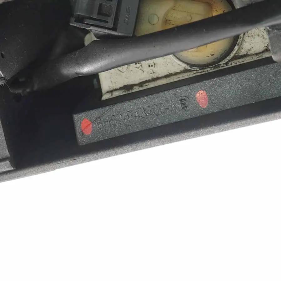 Maniglia portellone posteriore Striscia luminosa targa per Land Rover Freelander 2 con numero di parte LR006083 Land Rover Freelander 2 Maniglia portellone posteriore Striscia luminosa targa - SKU LR006083 - Numero di parte LR006083