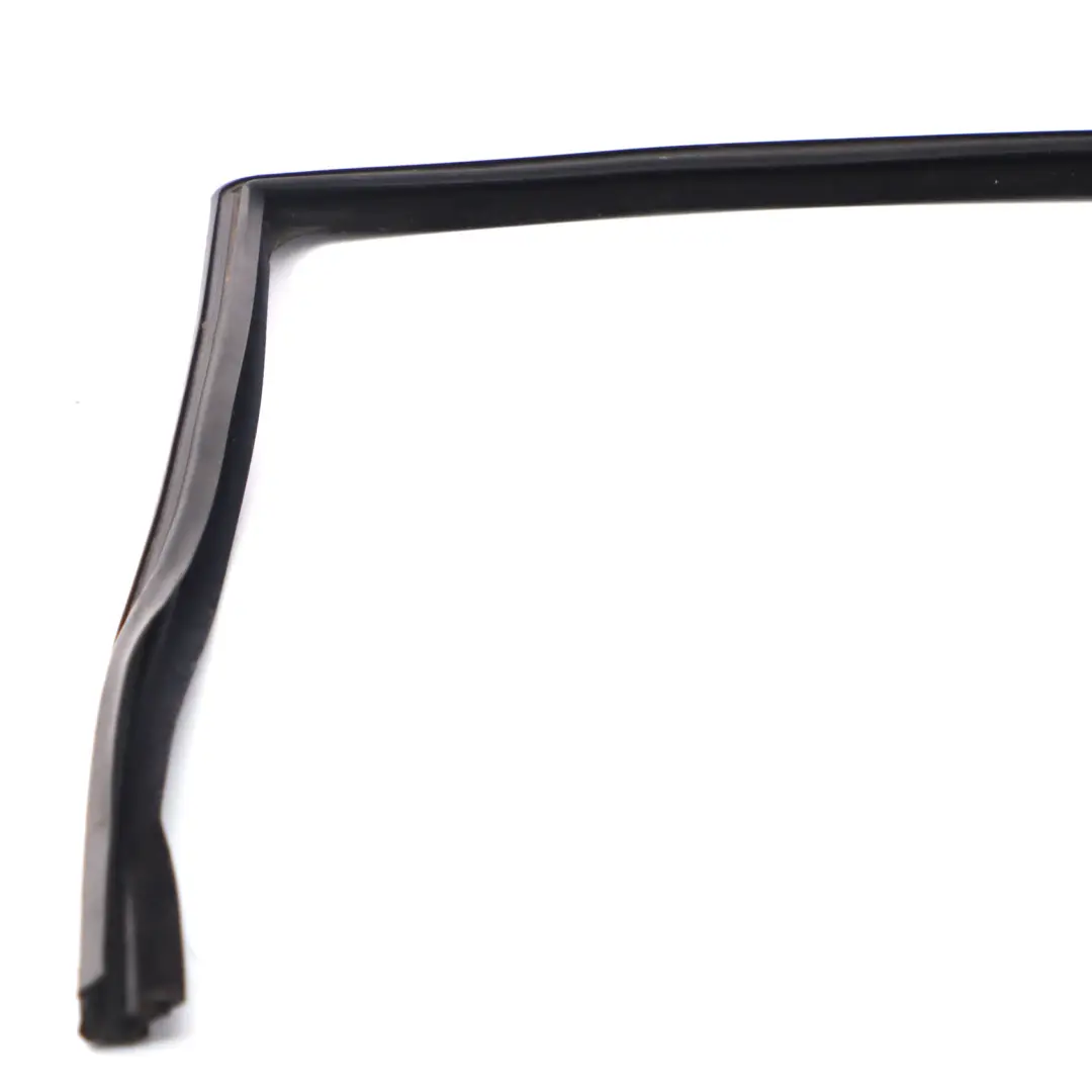 Window Gasket Seal Door Rear Left N/S Guide to Land Rover Freelander 2 with Part number LR007494 Land Rover Freelander 2 Window Gasket Seal Door Rear Left N/S Guide - SKU LR007494 - Part number LR007494