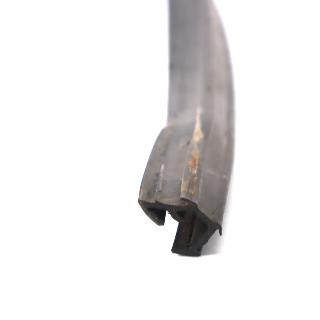 Joint Fenêtre Porte Arriere Gauche Guide pour Land Rover Freelander 2 à propos du numéro de pièce LR007494 Land Rover Freelander 2 Joint Fenêtre Porte Arriere Gauche Guide - SKU LR007494 - Numéro de pièce LR007494