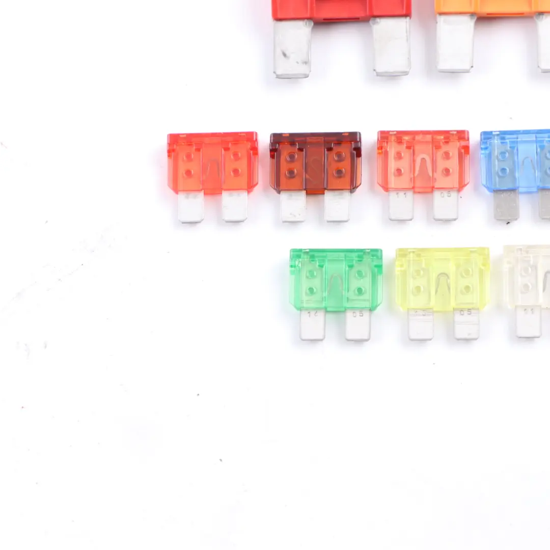 Zestaw Bezpieczników do Mercedes W169 W204 W211 o numerze N000000004325 Mercedes W169 W204 W211 Zestaw Bezpieczników - SKU N000000004325 - Numer Części N000000004325