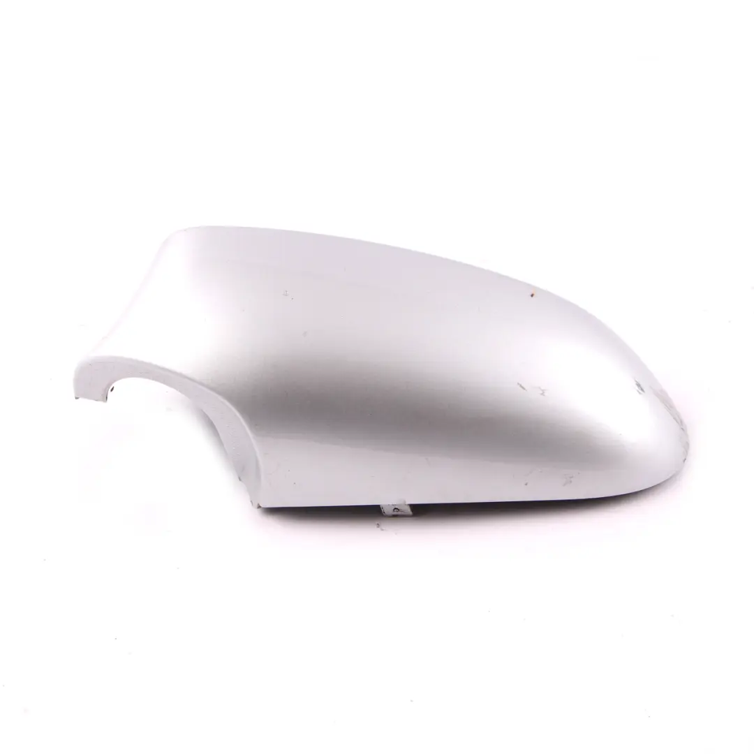 Tapa Carcasa Espejo Retrovisor Izquierdo Titan Plata 354 para BMW E81 E87 con número de pieza 0032681 BMW E81 E87 Tapa Carcasa Espejo Retrovisor Izquierdo Titan Plata 354 - SKU P0032681-TS - Número de pieza 0032681