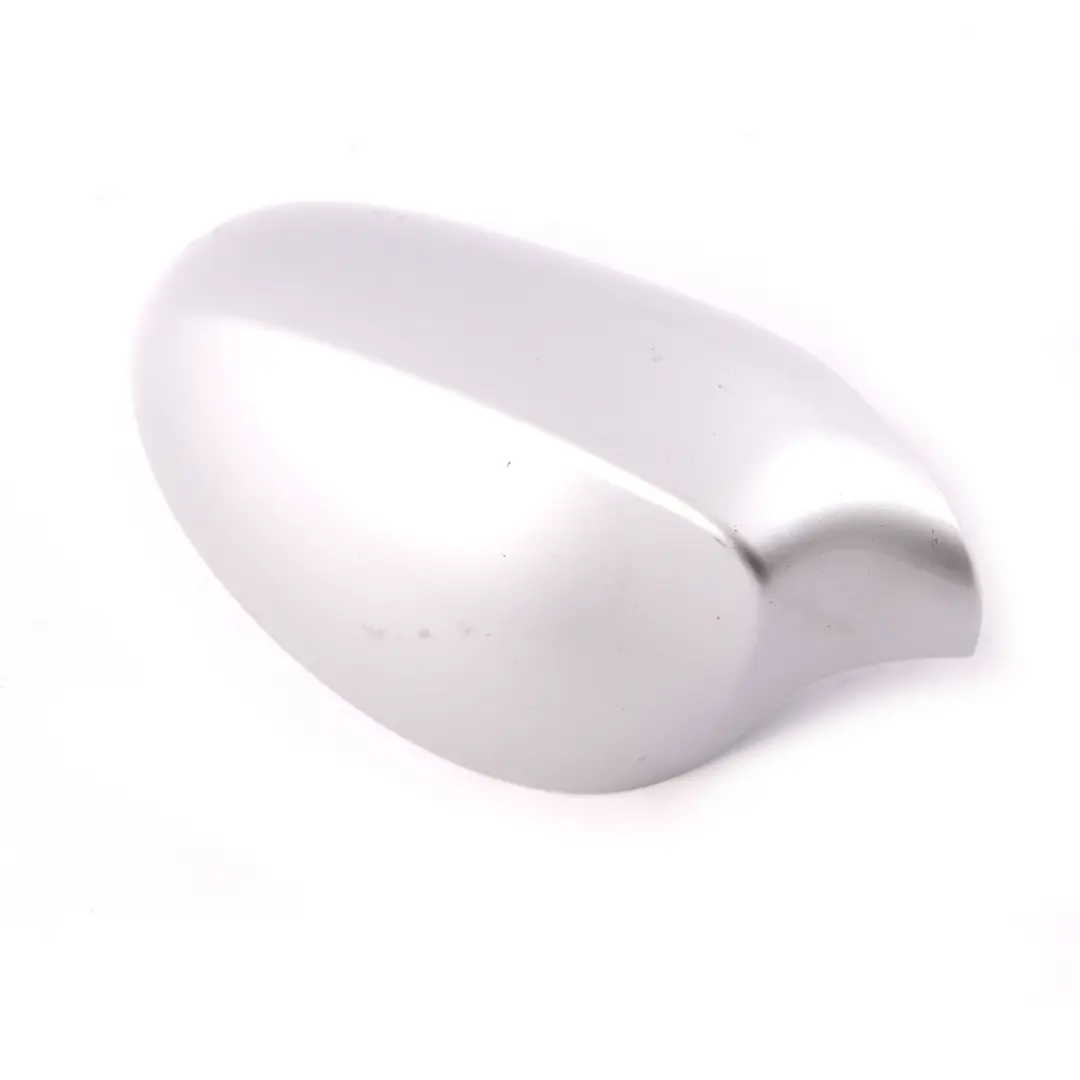 Coperchio Involucro Specchio retrovisore sinistro Titan Silver 354 per BMW E81 E87 con numero di parte 0032681 BMW E81 E87 Coperchio Involucro Specchio retrovisore sinistro Titan Silver 354 - SKU P0032681-TS - Numero di parte 0032681