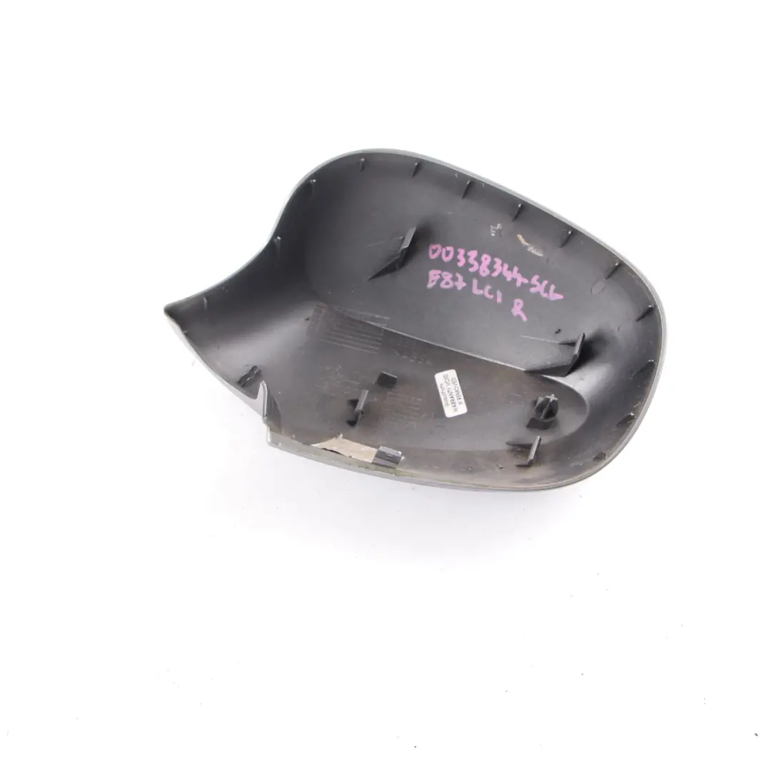 Destra Rivestimento Specchietto retrovisore Spacegrau Grigio A52 per BMW E87 LCI con numero di parte 0038344 BMW E87 LCI Destra Rivestimento Specchietto retrovisore Spacegrau Grigio A52 - SKU P0038344-SCG - Numero di parte 0038344