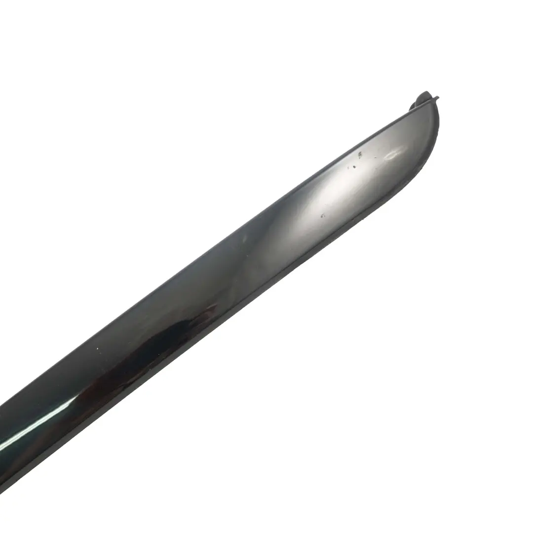 Embellecedor del Parabrisas Negro Izquierdo 2 para BMW E83 con número de pieza 0403317 BMW E83 Embellecedor del Parabrisas Negro Izquierdo 2 - SKU P0403317-SCH - Número de pieza 0403317